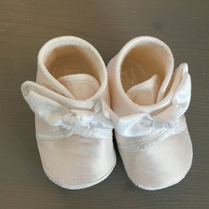 Early-days-baby-shoes-white